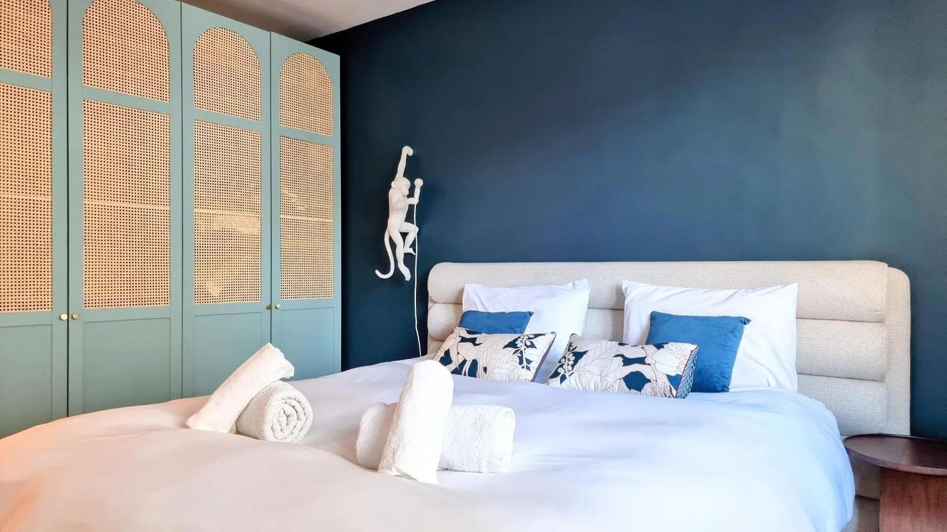Luxury Flat With Balcony Near Arc De Triomphe Apartment Paris France