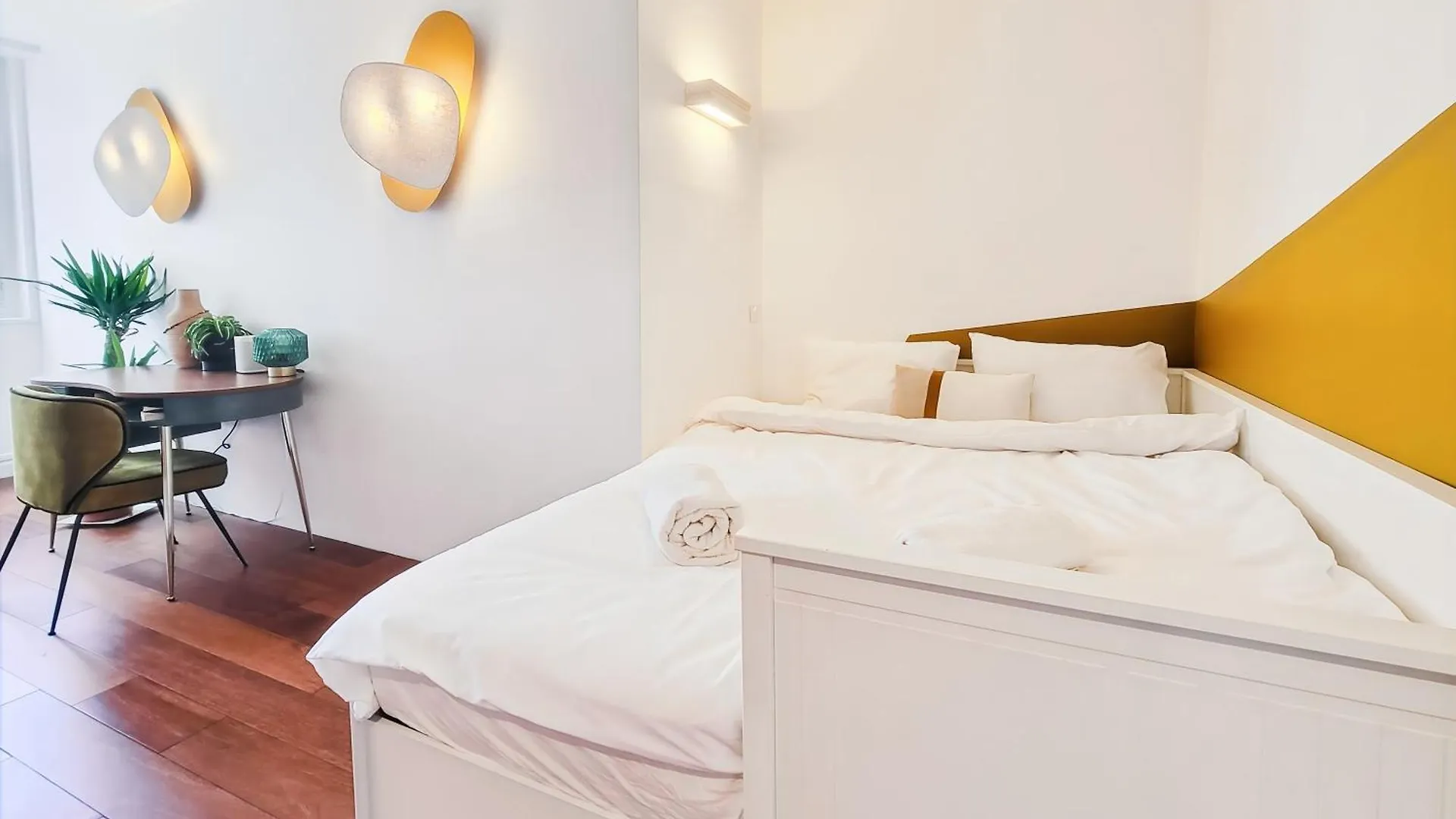 Luxury Flat With Balcony Near Arc De Triomphe Apartment Paris France