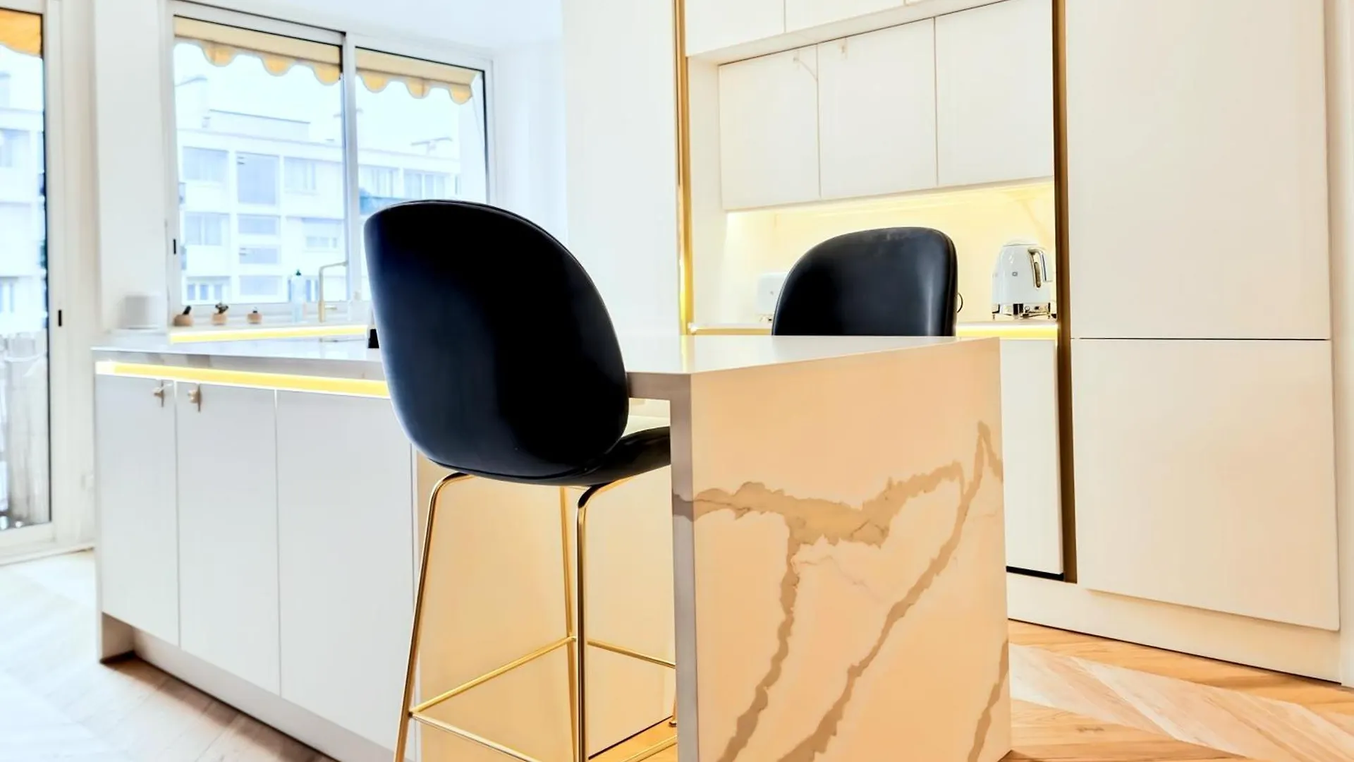 Luxury Flat With Balcony Near Arc De Triomphe Apartment Paris France